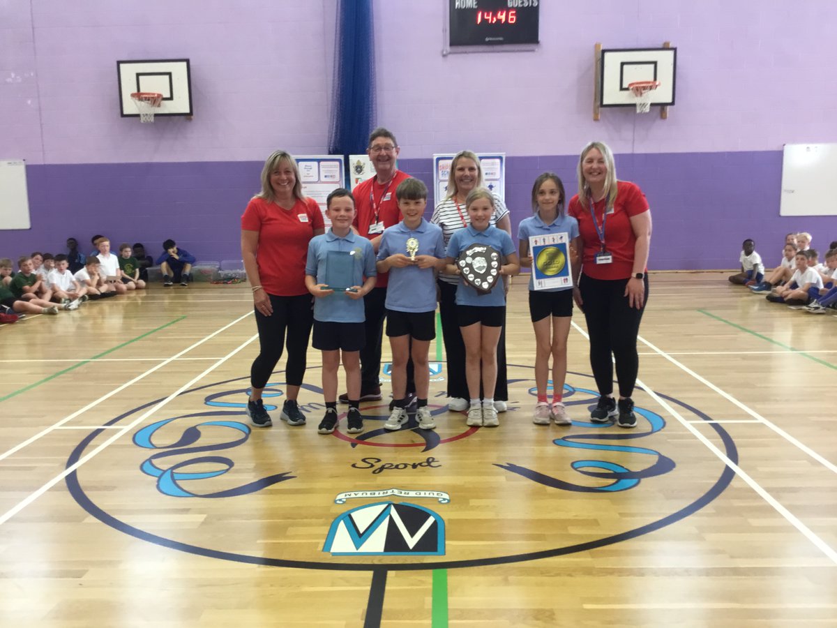 Champions! Congratulations and Well done to our fantastic Year 4 skipping team.