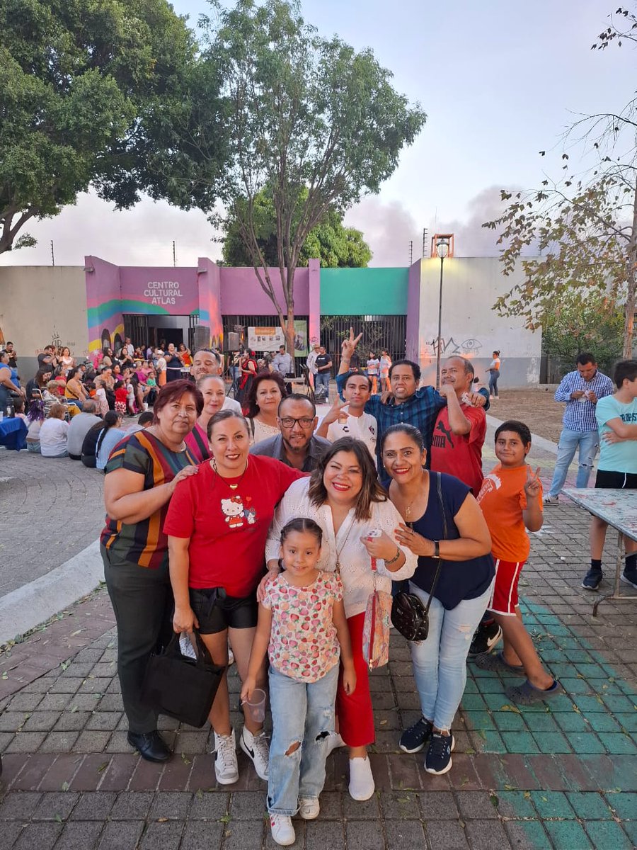 PaxxCultura's tweet photo. 49 aniversario del día del niño en la #ColAtlas
Que noche la de anoche.
@culturagdl @comudegdl @anaferhdzz @PrisFrancoB https://t.co/uwhDA3CgV6