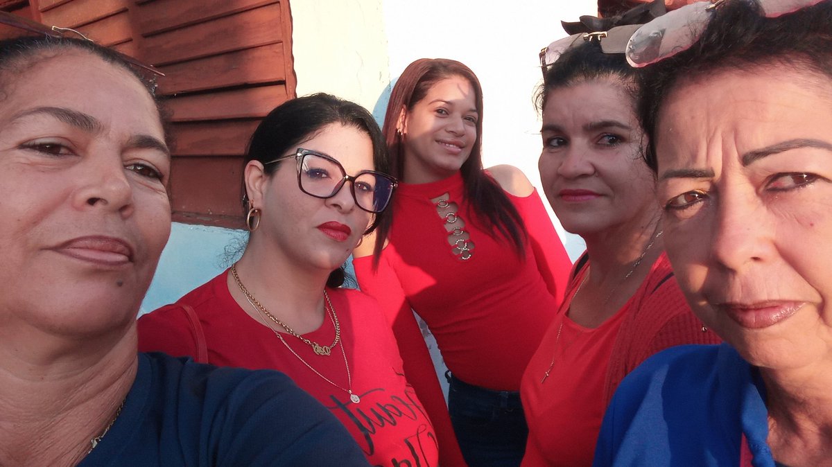 ColomeYade77767's tweet image. #PorCubaJuntosCramos  listos para desfilar las trabajadores del  #PoderPoder #Guane