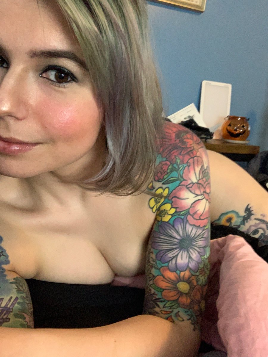 urcosplaygf's tweet photo. @cosplay_hotties Good morning ☀️
#OF #onlyfans #OnlyFansMarketing #OFtattoos #tattoobabe #gothgirlsofi

https://t.co/QeSBwhrBYU https://t.co/PtZIV3cofN