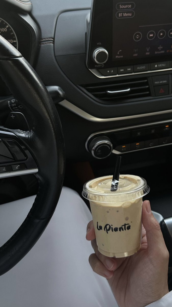 يا نعمة الرحمن يالذه دنيتي 🤍'،