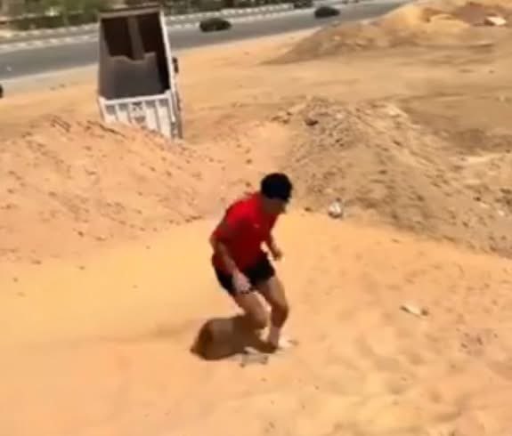 ahmedt3401's tweet image. زيزو راح يتمرن في فرع الزمالك بـ 6 اكتوبر علشان يثبت انه غير منقطع عن النادي 🤣😎