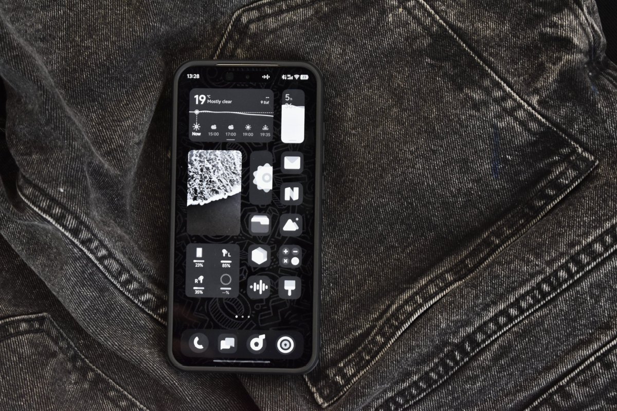 OutofGalaxyy's tweet image. Got a new case 🤤🤌