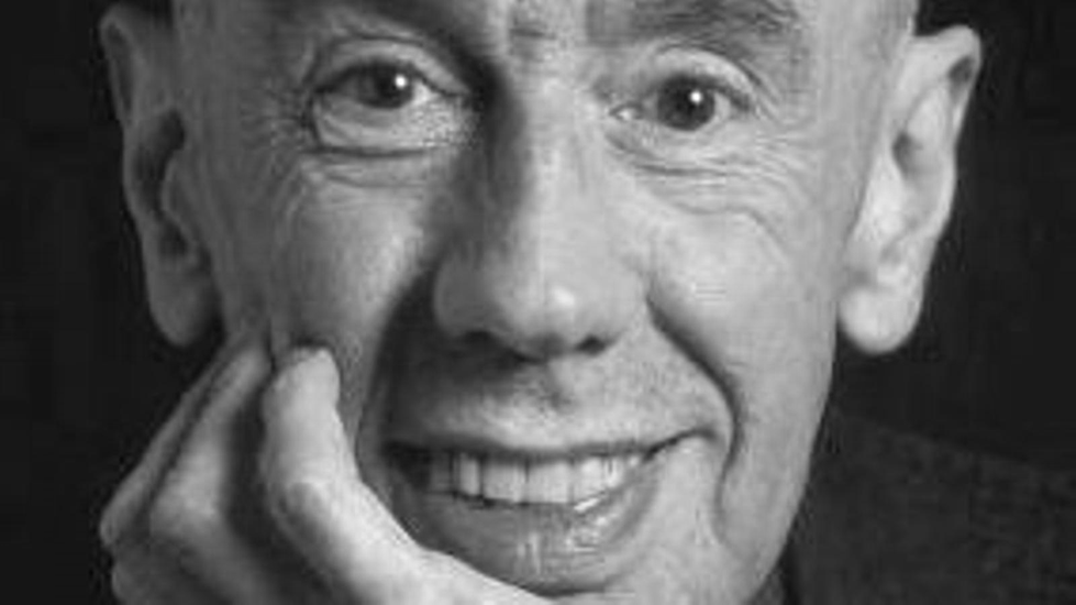 "Posem-nos dempeus altra vegada i que se senti la veu de tots solemnement i clara.
Cridem qui som i que tothom ho escolti.
I en acabat, que cadascú es vesteixi
com bonament li plagui, i via fora!,
que tot està per fer i tot és possible."
(Miquel Martí i Pol)