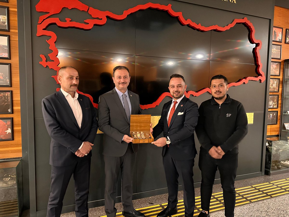 📍AK Parti Genel Merkezi

Şehit Gazi-Sen Konfederasyonu Genel Sekreteri Gazi Yusuf Ay’ı, Gazi Süleyman Şentürk’ü ve Gazi Fatih Karatekin’i Genel Merkezimizde misafir ettik. 

Kıymetli görüş ve hatıralarını dinledik. 💬

🇹🇷Gazilerimizin taşıdığı onurlu mirasa sahip çıkmaya, her