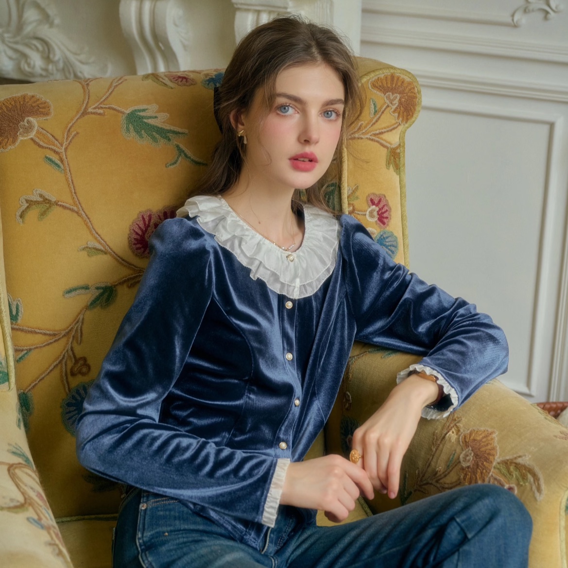 FUTURE-AU!

𝐸͟𝑙͟𝑖͟𝑧͟𝑎͟𝑏͟𝑒͟𝑡͟𝘩͟ 𝑀͟𝑎͟𝑟͟𝑖͟𝑒͟ 𝐶͟𝑙͟𝑖͟𝑛͟𝑡͟𝑜͟𝑛 (2028) is the second (youngest) born of Edmund Bennet Clinton and Geneviéve Rosetta Harrington.