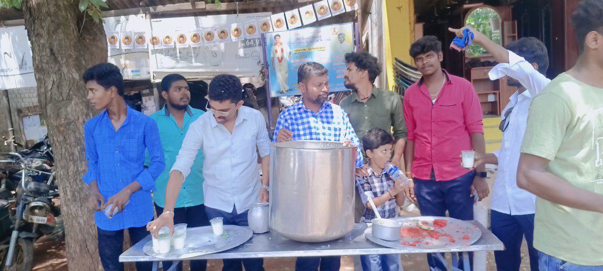 SkfcAlangulam's tweet photo. இன்று தென்காசி மாவட்டம் சிவகார்த்திகேயன் நற்பணி இயக்கம் கிளை மன்றங்கள் சார்பாக ஆலங்குளம் பகுதியில் நீர் மோர் பந்தல் மற்றும் தண்ணீர் பழம் வழங்கப்பட்டது...🥳💪🔥

@Siva_Kartikeyan
@AnandSkfc
@vimalraj9524
@tenkasiskfc
@NellaiSKFC
@SankarSkfc2

#sk #skfc #sivakarthikeyan https://t.co/lXyoRcf4QS
