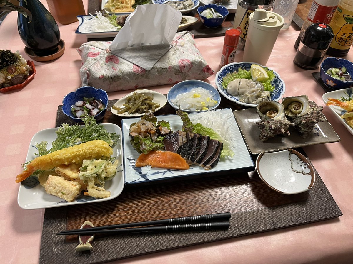 JxcUxb's tweet photo. 今日は隠岐諸島の知夫里島へ
バイクで離島ツーリングって想像以上によかった！沢山の日現実的な景色に驚かされてばかり、牛に細道で通せんぼなんてなかなかない笑 https://t.co/ohpVUXhSee