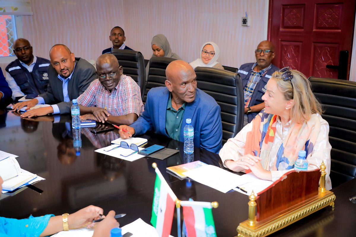 TheSomalista's tweet image. #HealthForAll #ImmunizationWeek 🙌 #WHO praises  @SomalilandMoHD for their leadership in public health! @WHOSom praises their vision &amp;amp; dedication to vaccinating every child. Together, we’re building a healthier future for #Somaliland. 💉🌍