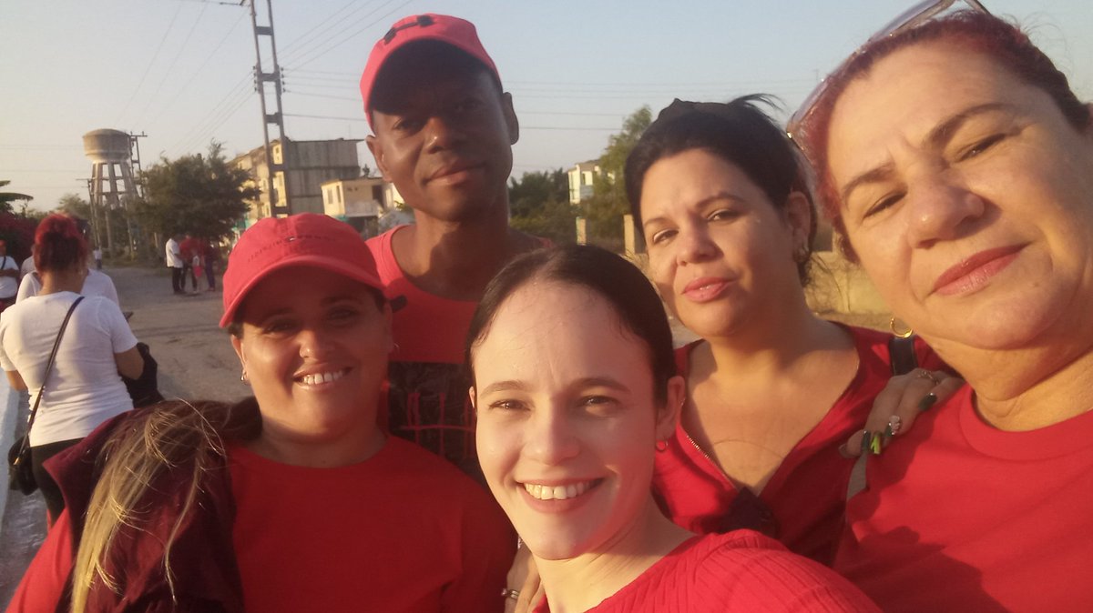 Los trabajadores de la Dirección Municipal de Justicia Sandino por un 1 de Mayo de Victorias. Cuba Vive <a href="/ChirinoNoelys/">Noelys Chirino Alfonso</a> <a href="/DiazCanelB/">Miguel Díaz-Canel Bermúdez</a> ,<a href="/DrRobertoMOjeda/">Dr. Roberto Morales Ojeda</a> ,<a href="/guajiradepinar/">Daima Cardoso Valdés</a> ,<a href="/YamileRamosCord/">Yamilé Ramos Cordero</a> ,<a href="/KatiuskaGandul/">Katiuska Gandul</a>