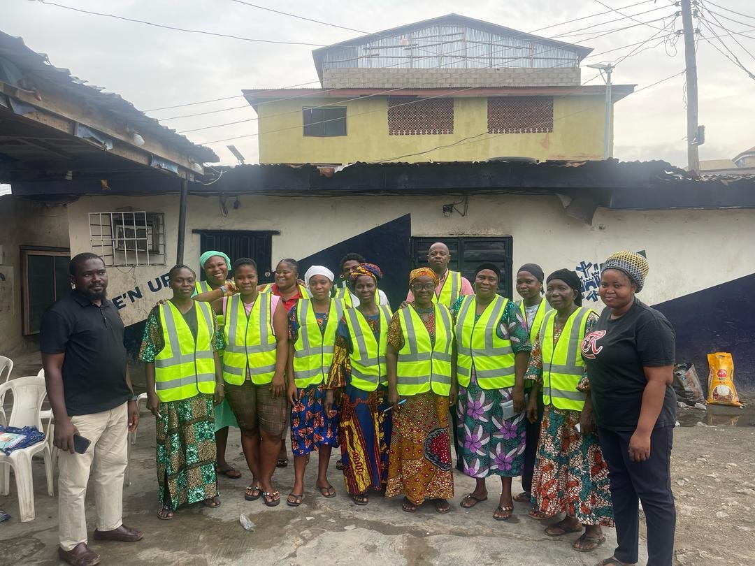 Naijafed's tweet photo. SHEF, in partnership with HBS, engaged a water consultant to build the capacity of the women-led water committee in the Ogunsanya community, part of the SDI Nigeria Federation under Surulere LGA. Through a comprehensive workshop covering the entire water proces. 
#water https://t.co/2ImbIs6i8W