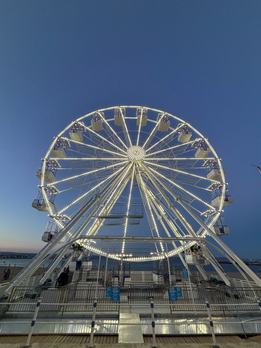 Visit__Weymouth's tweet photo. 👀🎡 There is something brand new in town... Weymouth's very own Observation Wheel! This exciting attraction provides stunning views over our seaside town and is something the whole family can enjoy together.
#weymouth #weymouthwheel #observationwheel #familyfun #visitweymouth https://t.co/SrN2Qt0RCl