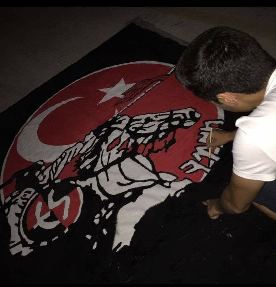 Duvarlara, bayraklara, pankartlara seni yazdık.. ⚫️🔴

#Eskişehirspor ⚡️

#MezitliMaçıKonyaya