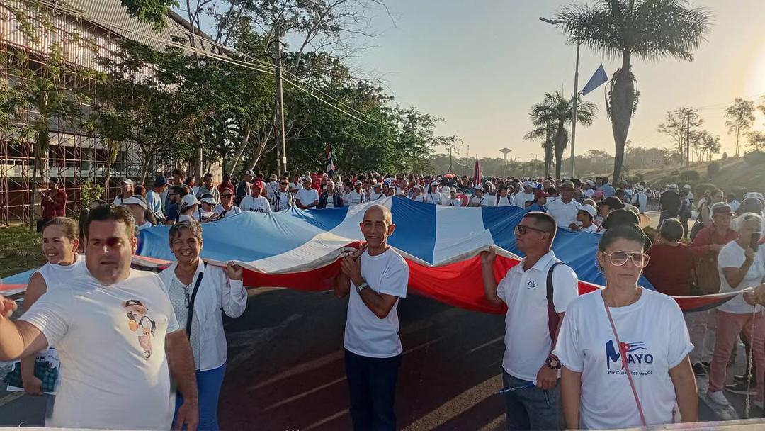 🎶Primero de Mayo, Día del Trabajo.
Fiesta del mundo trabajador.
Unidos todos, codo con codo.
Será más fuerte nuestra razón!
La lucha nos enseña
la táctica mejor.
Unidos venceremos
a cualquier agresor.

#UniversidadCubana #PorCubaJuntosCreamos
#1Mayo