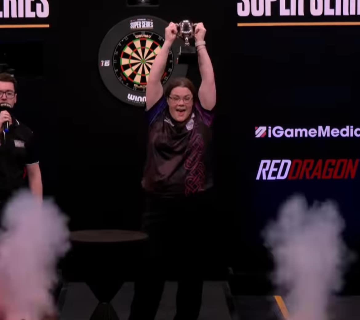 🎯 Good luck to Vicky Pruim and Rhian O’Sullivan as they return to action in the Modus Women’s Week. 
Vicky is in Group C this afternoon, Rhian joins Group B this evening.
Let’s get behind them as they aim for another big week! Catch all the action live on Pluto TV