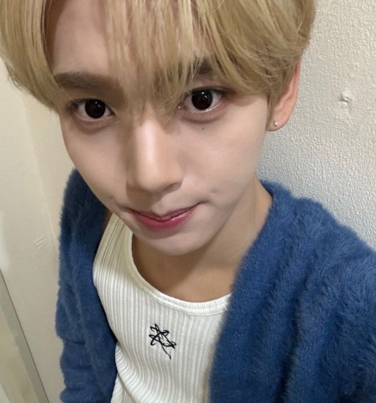 — Hi! I'm Kayla ‧₊˚ ☁️⋅♡𓂃 ࣪ ִֶָ☾.

 ⋆. 𐙚 ˚  looking for new #moots !  ̤̮

𔓘 she|her, Poland ~ 08 line 𖹭
𔓘 not new to #stantwt or #kpoptwt
𔓘 ults: zb1, bnd, fantasy boy, enhypen 
𔓘 all fandoms are welcome
𔓘 looking for moots to interact/friends

♡︎/↻ to be mutuals