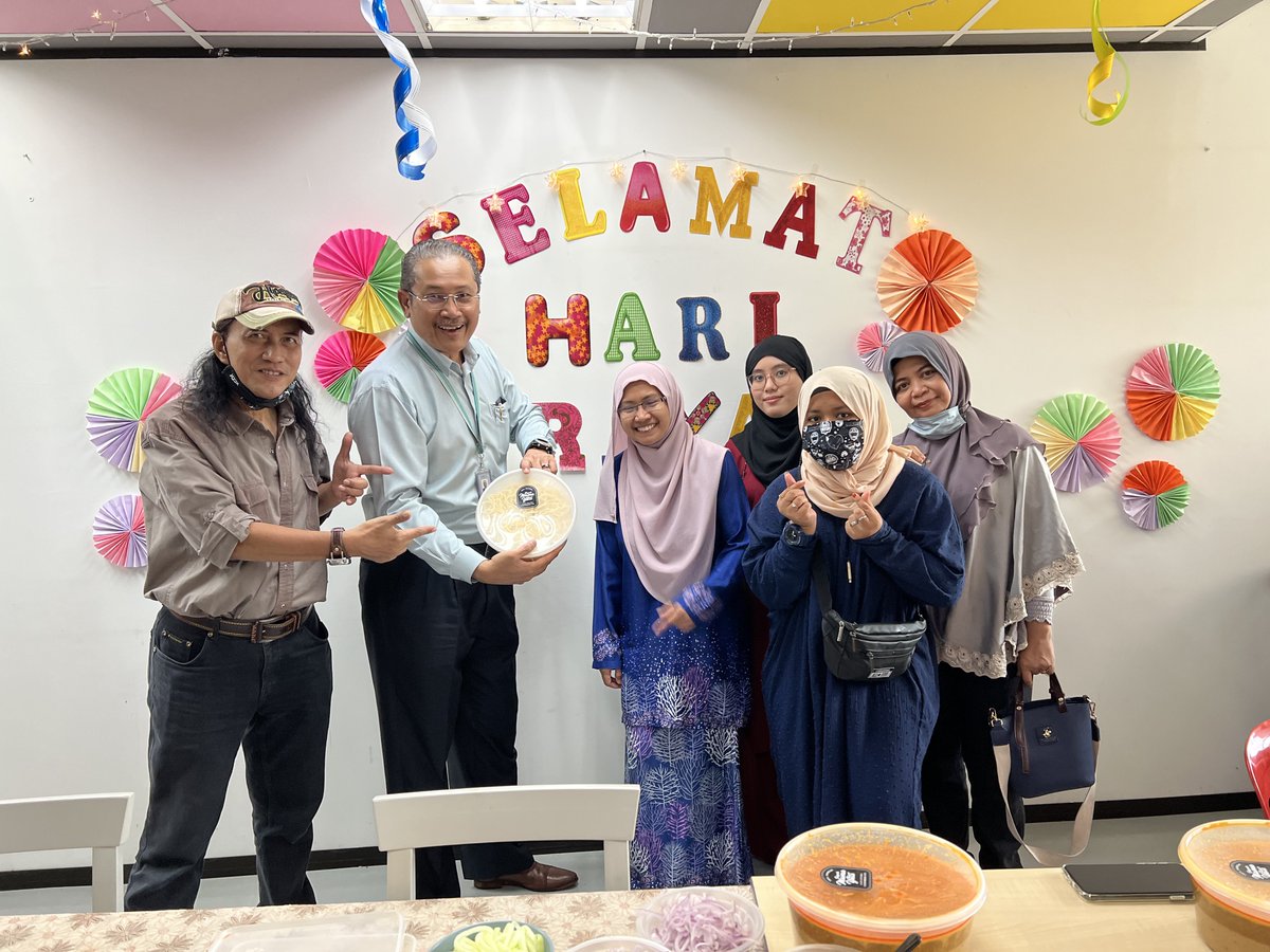 faridh63's tweet photo. Tiada lagi gelak ketawa, tiada lagi perbincangan ilmiah, tiada lagi senyum meleret..
Selamat tinggal MONAJO
Selamat tinggal sahabatku Mohd Nasir Ahmad.
Allah kurniakanlah rohnya keampunan dan kemaafan, muliakan dia, senangkan dia, janganlah Kau siksakan dia, dia adalah orang baik https://t.co/oh3xP0IerM