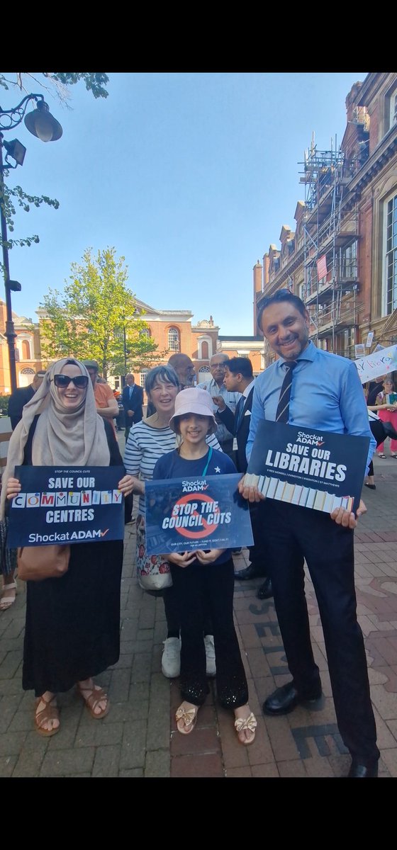 ShockatAdam's tweet image. What a turnout! Thank you to everyone who stood with us against the council cuts at town hall yesterday— and to @SweetCherryPub for supporting our community campaign too!

#SaveOurLibraries #StopTheCouncilCuts 📚🚫