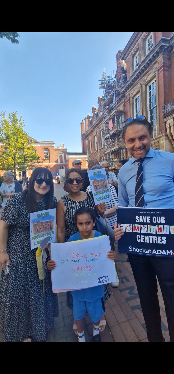 ShockatAdam's tweet image. What a turnout! Thank you to everyone who stood with us against the council cuts at town hall yesterday— and to @SweetCherryPub for supporting our community campaign too!

#SaveOurLibraries #StopTheCouncilCuts 📚🚫