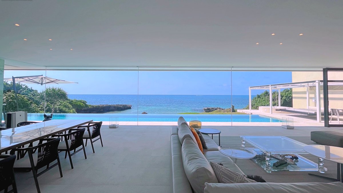 ina_site's tweet photo. 絶景と充実設備を堪能する最上級ヴィラ

「TERRACE SUITE」と「VILLA SUITE」の2種類！
特に「TERRACE SUITE」は26ｍのインフィニティプールを完備

室内からは伊良部の海を一望でき
目の前の海はなんとプライベートビーチ！

国内トップクラスの設備・環境が整ったヴィラで一生の思い出を作ってみては https://t.co/0uixlVkPRu