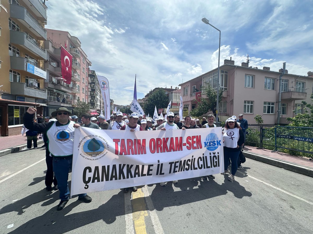BursatarM's tweet image. EMEK, BARIŞ, EŞİTLİK, ÖZGÜRLÜK VE ADALET İÇİN; hep beraber alanlardayız!
Uluslararası Birlik, Mücadele ve Dayanışma Günü'müz Kutlu Olsun!
YAŞASIN BİRLİĞİMİZ, MÜCADELEMİZ VE DAYANIŞMAMIZ!
YAŞASIN 1 MAYIS! ✊️
@TARIM_ORKAM_SEN @KESK1995