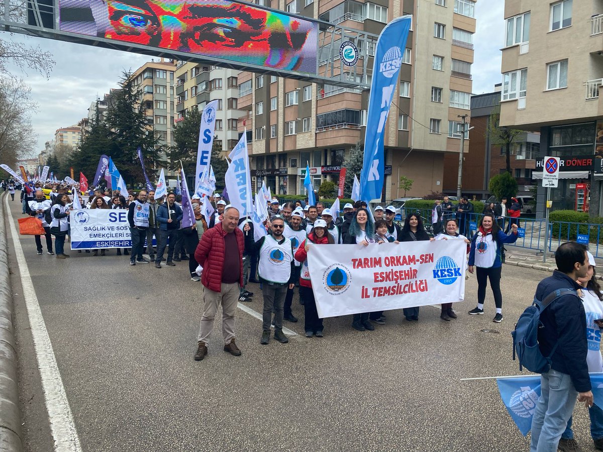 BursatarM's tweet image. EMEK, BARIŞ, EŞİTLİK, ÖZGÜRLÜK VE ADALET İÇİN; hep beraber alanlardayız!
Uluslararası Birlik, Mücadele ve Dayanışma Günü'müz Kutlu Olsun!
YAŞASIN BİRLİĞİMİZ, MÜCADELEMİZ VE DAYANIŞMAMIZ!
YAŞASIN 1 MAYIS! ✊️
@TARIM_ORKAM_SEN @KESK1995