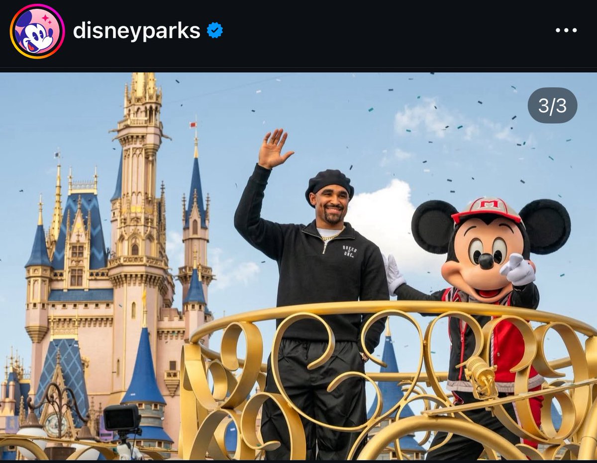 Photoshoot Fresh saluting SB MVP Champ <a href="/JalenHurts/">Jalen Hurts</a> recreating his visit to Disney  rocking <a href="/Fanatics/">Fanatics</a> celebration tee, <a href="/Eagles/">Philadelphia Eagles</a> <a href="/NewEraCap/">New Era Cap</a> bucket hat, <a href="/Nike/">Nike</a> shorts &amp; dunks to make the outfit complete! What are u rocking today ?