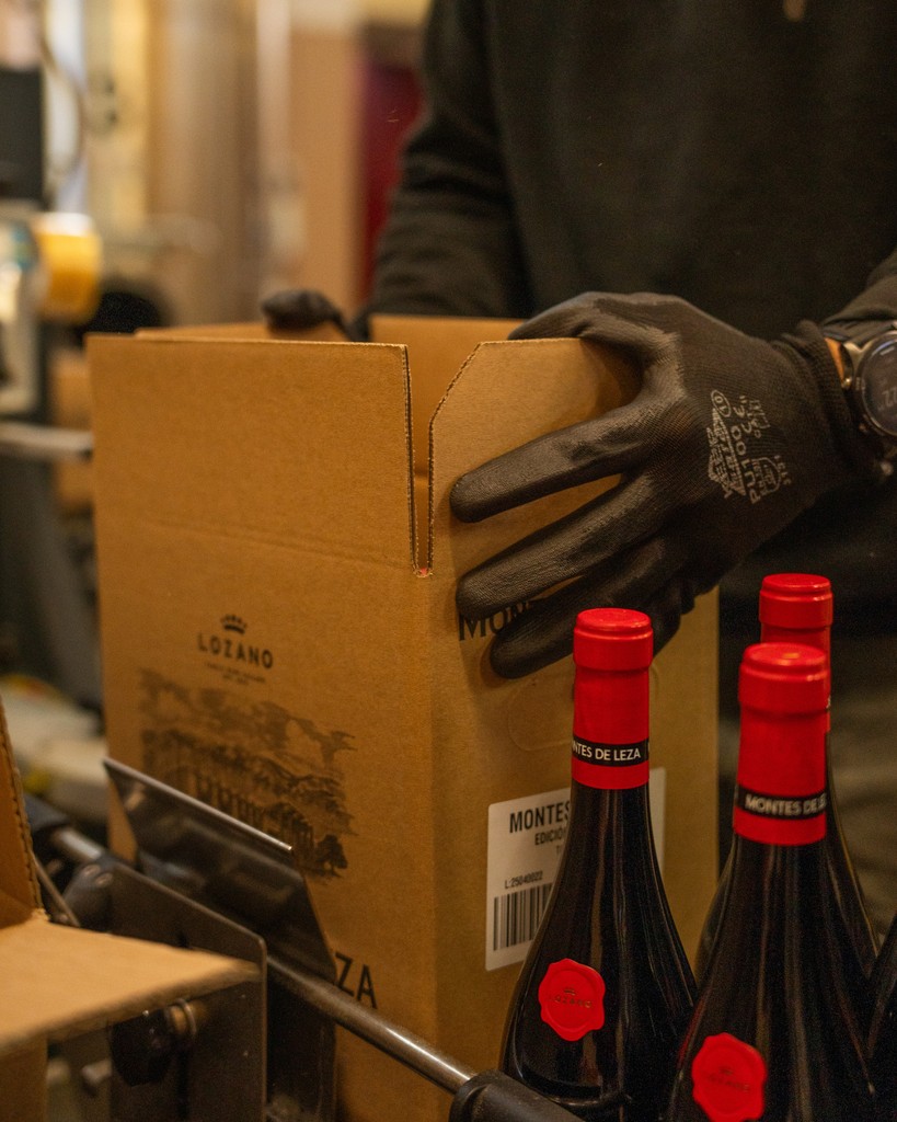 BodegasLozano's tweet photo. ¡Feliz Día del Trabajador!

Especialmente queremos dedicárselo al gran equipo que hace grande a Bodegas Lozano. Tenemos la suerte de contar con los mejores profesionales para llevar a tu mesa nuestros vinos🍷

GRACIAS❤️

#equipo #diadeltrabajador #bodega https://t.co/EXOwvNgbSu