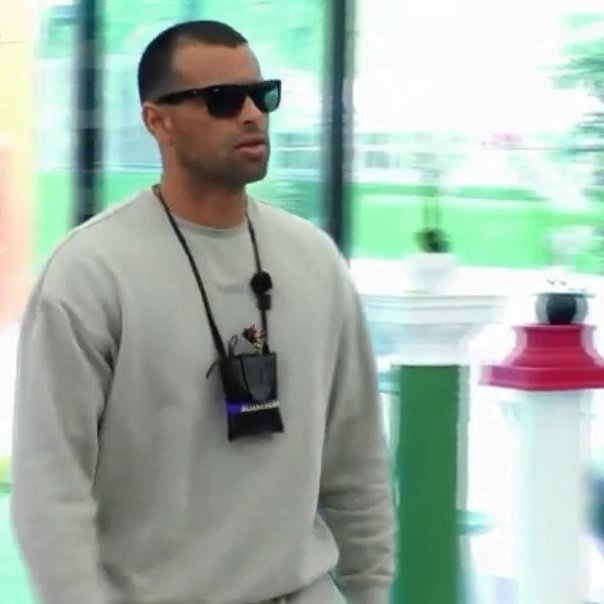 1º de Maio 💪
E o cravo continua ao peito ❤️

#bbtvi