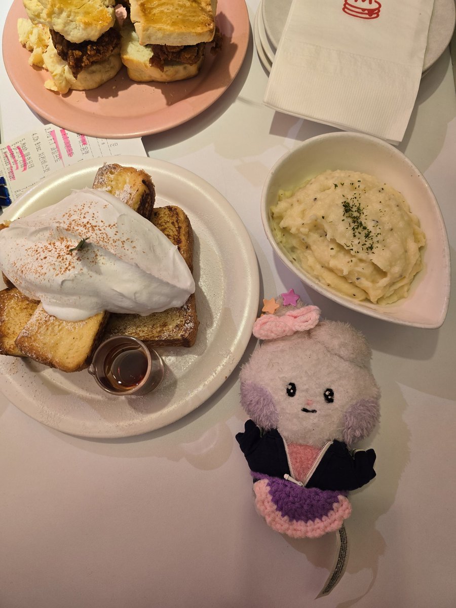 유니니랑 프렌치토스트 ♡ 

📍 메이플탑 팬케이크클럽