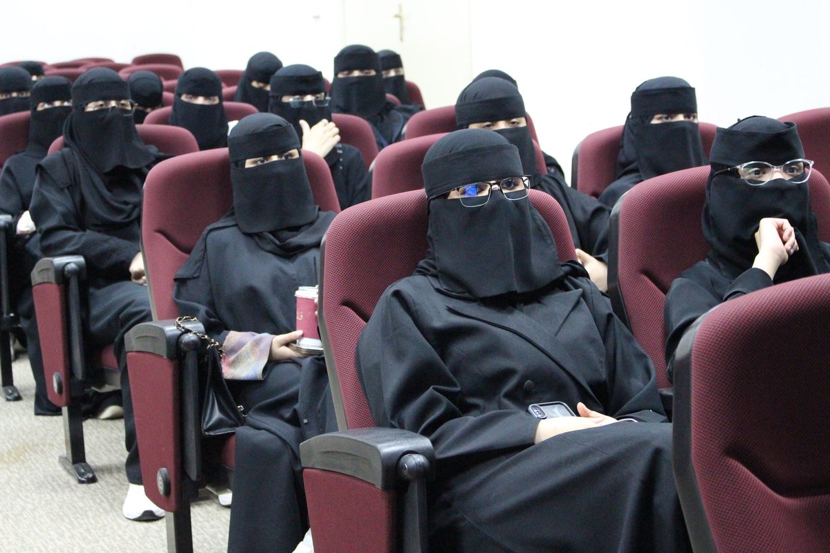 نادي كلية الطب tweet media