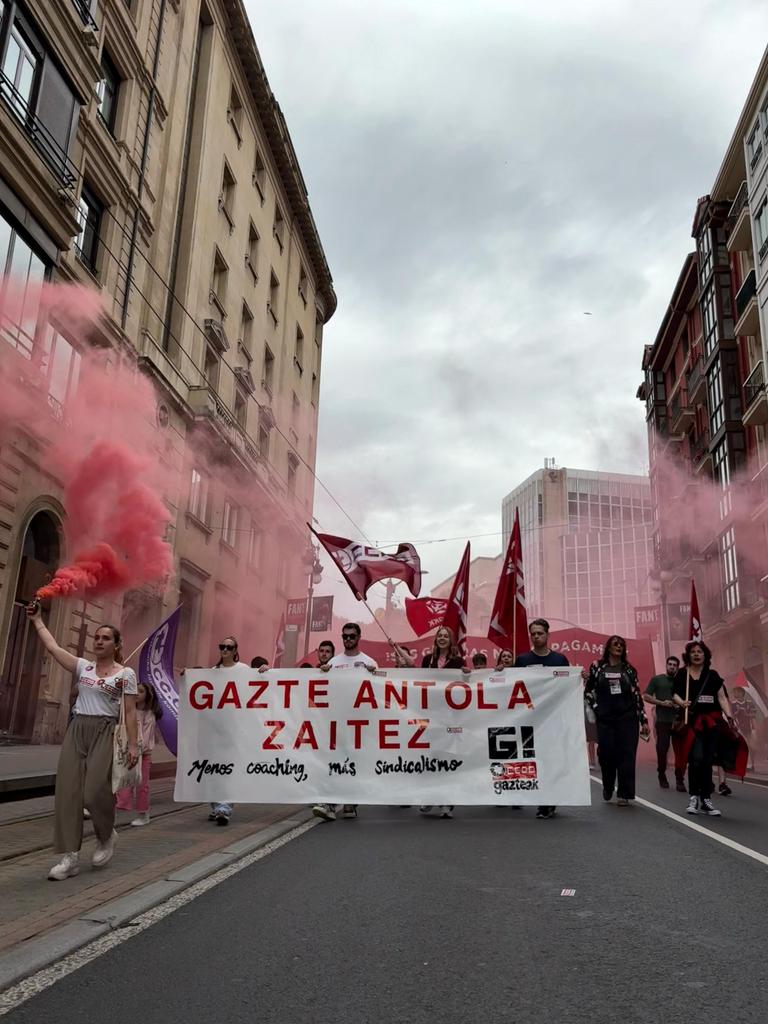 GazteakCcoo's tweet image. Bilboko kaleetan gure gazte blokearekin!!

Orgullo de compañeras reivindicando mejoras para la juventud trabajadora.

Gora, gora, gora gazte langileon borroka!! ✊