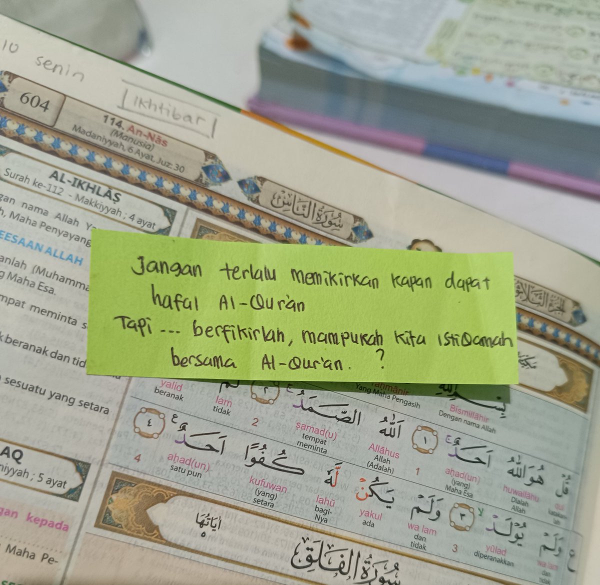 Istimewanya Al Qur'an tuh gini.. 
kamu bosan dan tinggalin Al Qur'an
tapi yang menderita dan tersiksa itu
yang meninggalkan bukan yang ditinggalkan.