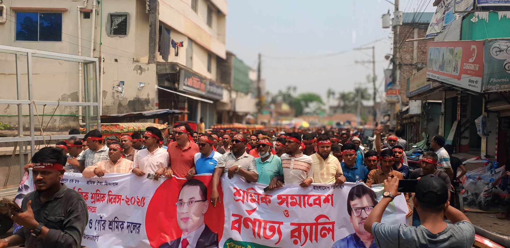 মাদারগঞ্জ উপজেলা ও পৌর শ্রমিকদলের উদ্যোগে মহান মে দিবস পালিত