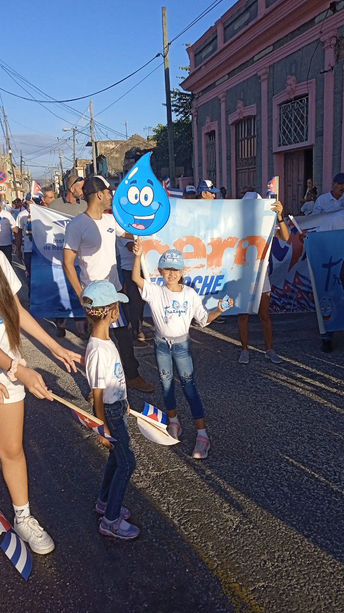#EAAMatanzas #PorCubaJuntosCreamos Las nuevas generaciones presentes también celebrando el #DíaInternacionaldelosTrabajadores. En ellos está el futuro