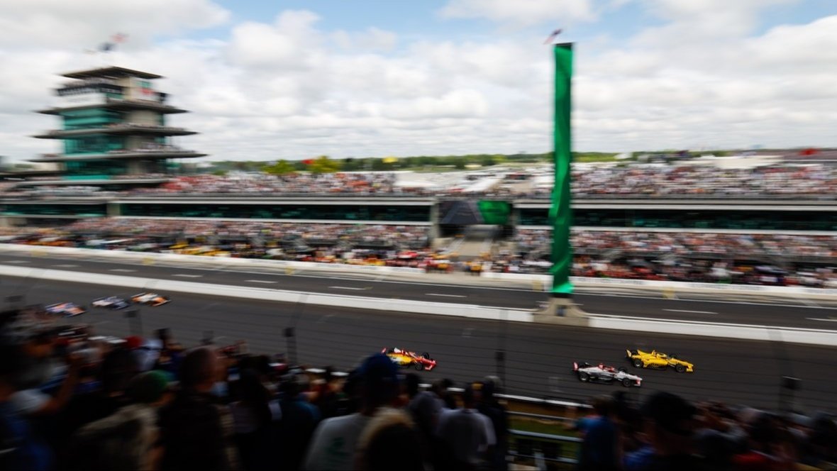 SMotorsportu's tweet photo. Mamy maj! ❤️
Najlepszy miesiąc w motorsporcie zamierzam świętować trzema historycznymi materiałami na temat trzech wyścigów potrójnej korony.
Które edycje chcecie, abym omówił? Pomóżcie mi wybrać ⬇️
#ItIsMay https://t.co/X9PA4PZIno