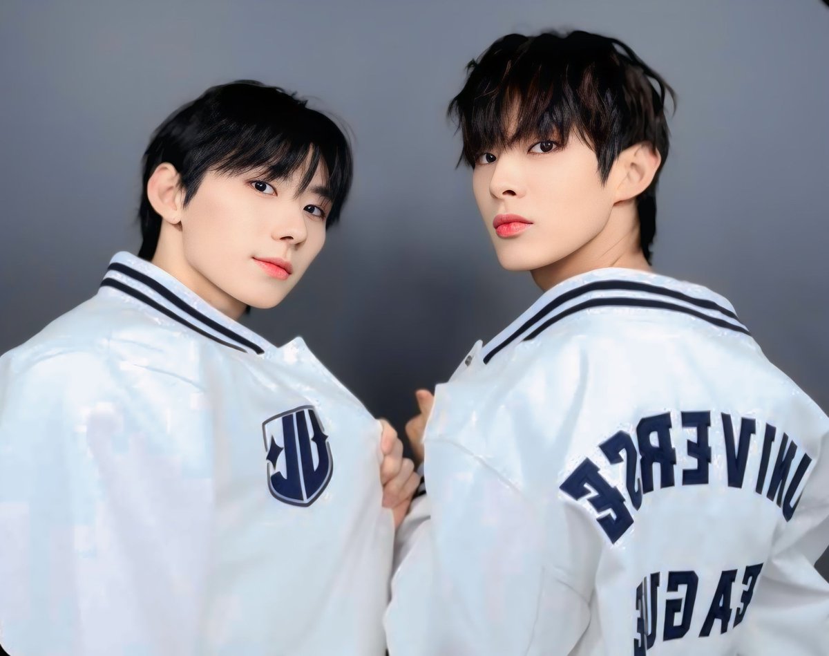 _withHan's tweet photo. 𝘙𝘌𝘕𝘋𝘌𝘡𝘝𝘖𝘜𝘚
a #SteHan / #HanVen AU
Slater was kinda curious about his schoolmate, whom he always caught waiting at a bus stop. Hindi siya kilala ni Hazen at wala itong alam kahit naging usap-usapan sila sa buong campus matapos siyang iangkas ng isang Slater Kiero. https://t.co/PTmsiBpohy