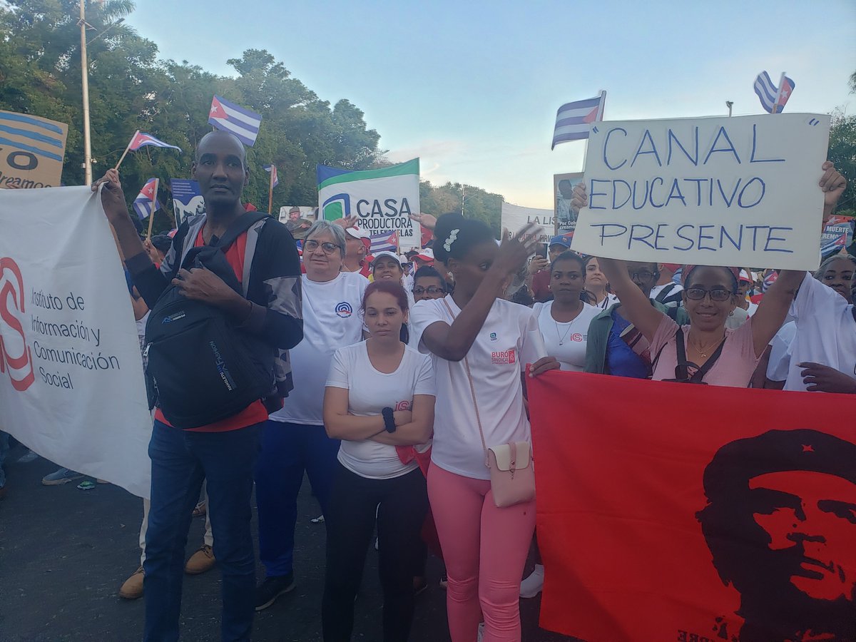alfonso_noya's tweet photo. A 25 años del magistral concepto de Revolución que nos legó #FidelPorSiempre, celebramos unidos en la histórica Plaza de la Revolución José Martí el Día Internacional de los Trabajadores. Hoy defilamos por #Cuba🇨🇺,  firme, valiente y solidaria. #PorCubaJuntosCreamos https://t.co/xNwkLm3iNu