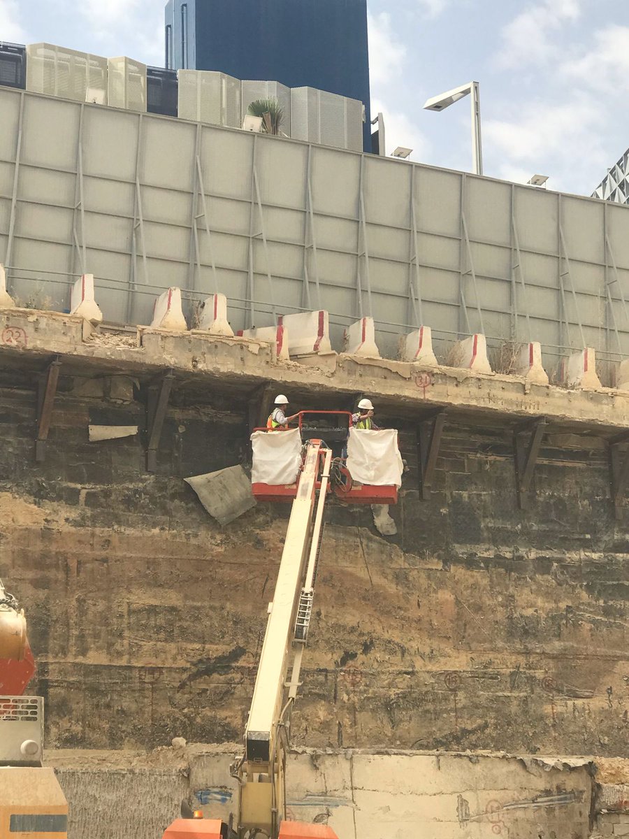 يرضيكم يشعلقوني في الهواء كده والنهارده عيد ميلادي