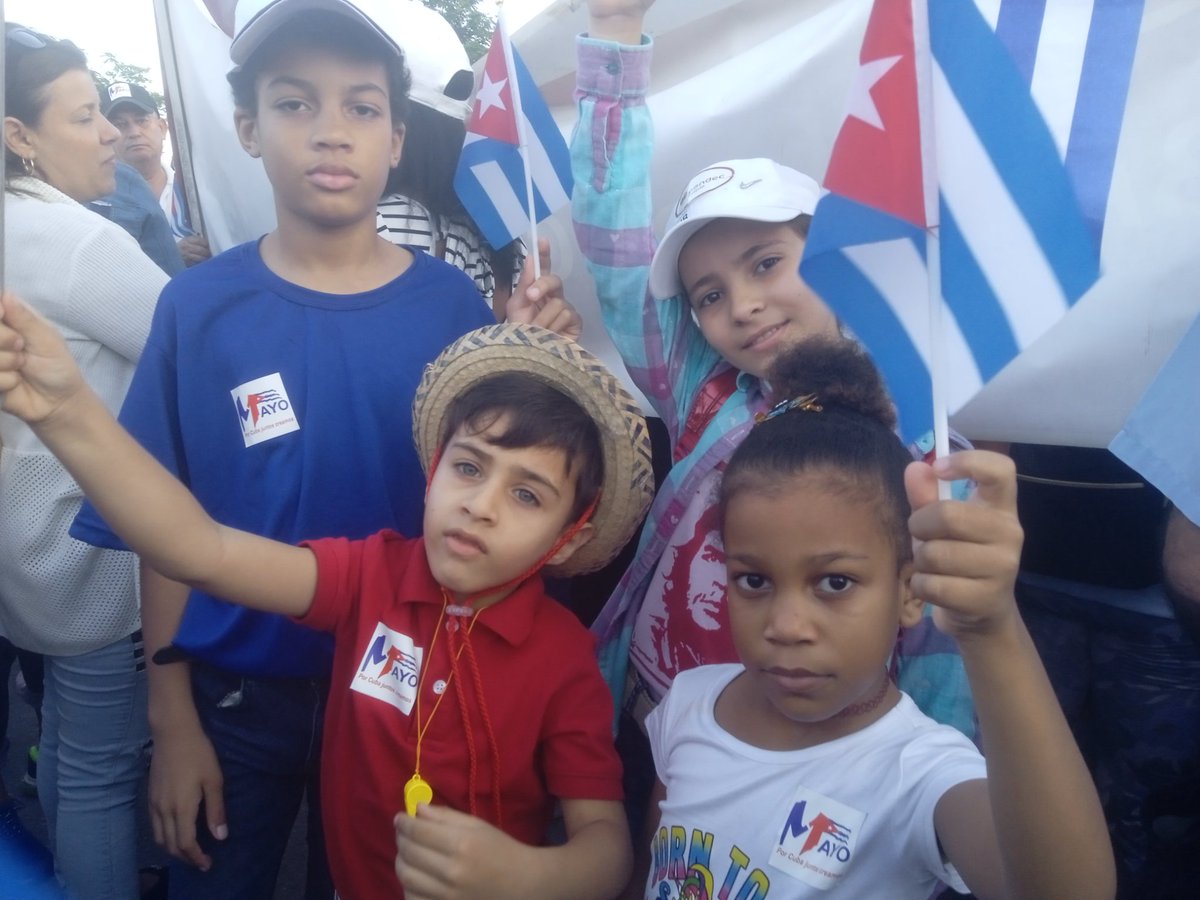 Con #HonorHolguinero  ya estamos en la plaza, presentes en este histórico desfile del #1DeMayo 
#HolguínSí 
#PorCubaJuntoCreamos
#CubaVencerá