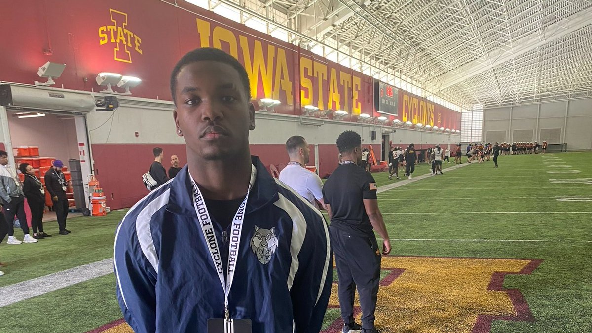 Six Star Football | PLUS+ (@sixstarfootball) on Twitter photo QB Nightmares: Illinois' Class of 2026 Pass Rushers You Need to Know
⭐️Rush Hour: Illinois' 2026 Defensive Ends Making Recruiting Noise🔥
STORY: ▶️🔗sixstarfootball.com/article/qb-nig…
<a href="/maxcandelas26/">Max Candelas</a> <a href="/Max14__/">Maximilian “Max” Carmicle</a> <a href="/lamari6Hall/">Lamari “D1” Hall</a> @Daniel_Howard91 <a href="/Braedenej99/">Braeden Jones</a> <a href="/LipscombJohnny_/">Johnny Lipscomb</a> <a href="/McFaddenDiesel8/">Diesel McFadden</a> QB Nightmares: Illinois' Class of 2026 Pass Rushers You Need to Know
⭐️Rush Hour: Illinois' 2026 Defensive Ends Making Recruiting Noise🔥
STORY: ▶️🔗sixstarfootball.com/article/qb-nig…
<a href="/maxcandelas26/">Max Candelas</a> <a href="/Max14__/">Maximilian “Max” Carmicle</a> <a href="/lamari6Hall/">Lamari “D1” Hall</a> @Daniel_Howard91 <a href="/Braedenej99/">Braeden Jones</a> <a href="/LipscombJohnny_/">Johnny Lipscomb</a> <a href="/McFaddenDiesel8/">Diesel McFadden</a>