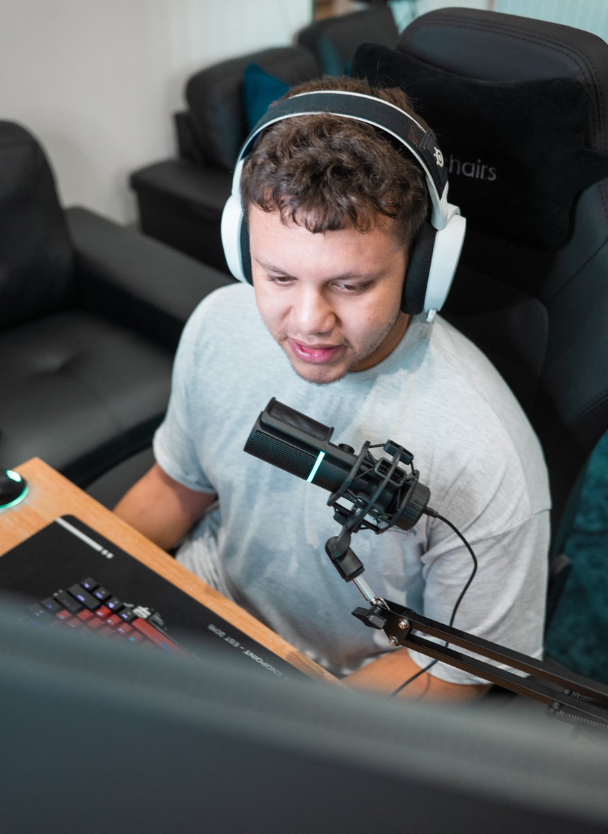 Need internet RIGHT NOW?

Not only are our luxury apartments just 2 minutes from our bootcamp spaces, but they have their own supply ✅

Just ask the guy doing a subathon 👇