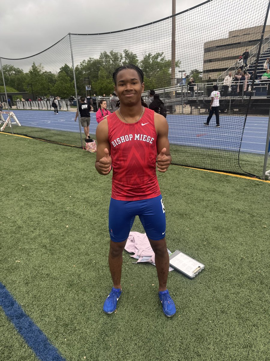 MiegeTrack's tweet image. The rain last night at the Rockhurst relays didn’t stop Senior Brayden Lane from taking first place in the 110m hurdles with a time of 15.5 seconds. First place and a PR. Way to go B Lane!