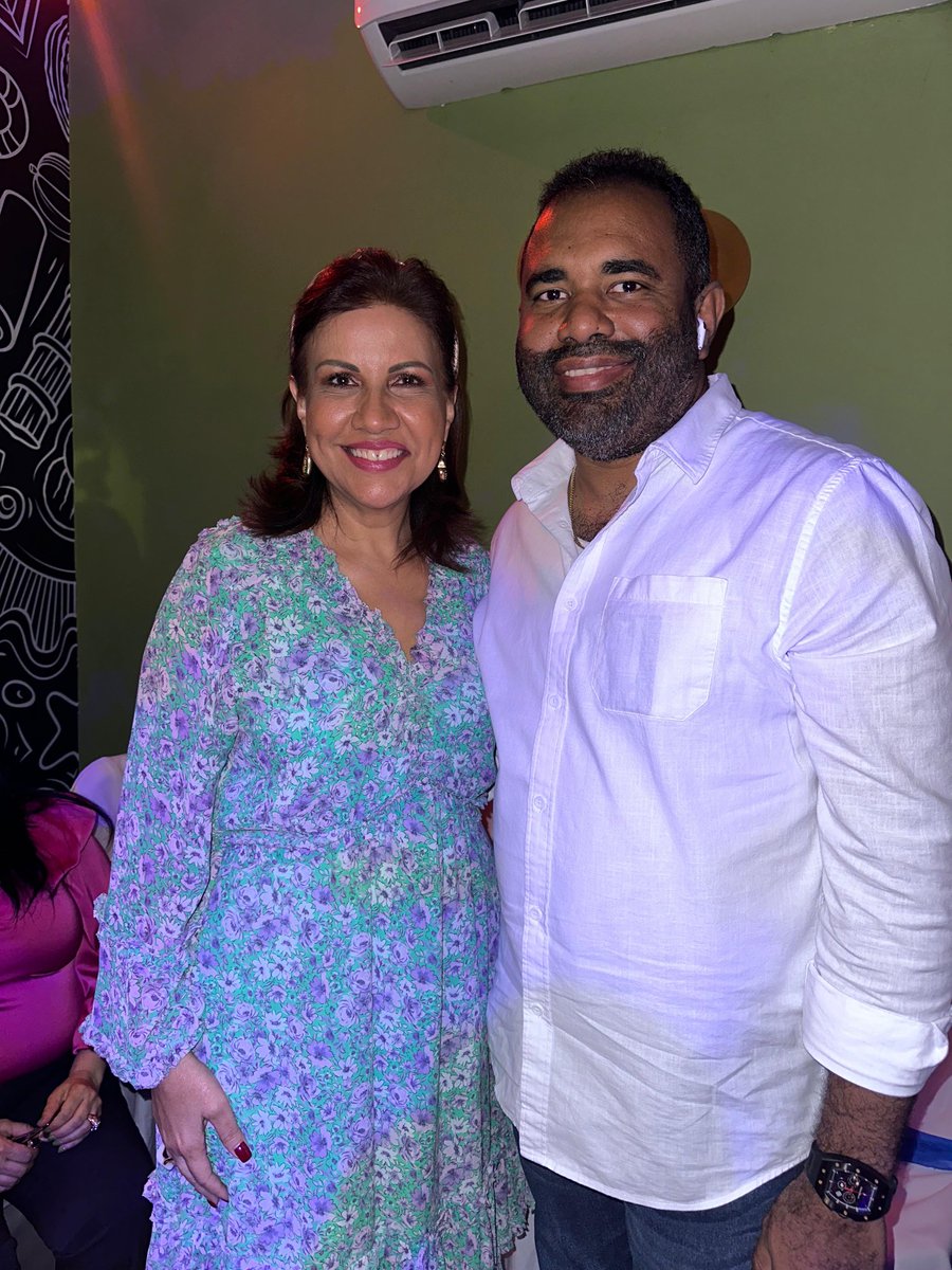 Hoy es día de regocijo para nosotros. Celebramos con mucha alegría el natalicio de nuestra líder, dama abnegada, a quien apreciamos y valoramos por sus frutos. Feliz cumpleaños mi querida ⁦<a href="/margaritacdf/">Margarita Cedeño</a>⁩, Dios continué guiando sus pasos.