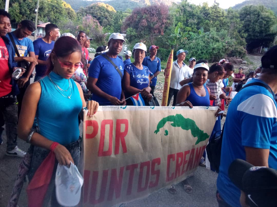 EECeliaSanchezM's tweet photo. Muchas felicidades para todos los trabajadores de educación del Consejo Popular Uvero porque #JuntosCreamos #Guama #SantiagodeCuba #edu acionespecial @CubaMined @dpestgo @dmeguama @MaritzaDelrio65 @EldisHermidaB https://t.co/7IYN98SmkI