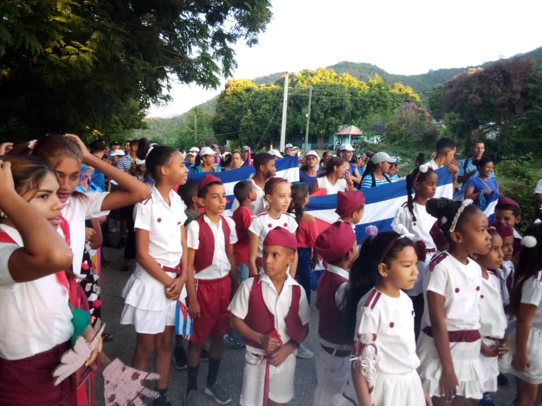EECeliaSanchezM's tweet photo. Muchas felicidades para todos los trabajadores de educación del Consejo Popular Uvero porque #JuntosCreamos #Guama #SantiagodeCuba #edu acionespecial @CubaMined @dpestgo @dmeguama @MaritzaDelrio65 @EldisHermidaB https://t.co/7IYN98SmkI