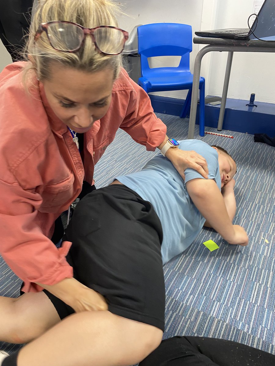 _SuttonHouse_'s tweet photo. Primary have been learning some first aid, putting plasters on the sick bear, practising the recovery position and even looking at applying pressure to cuts! #firstaid #primarysemh #lifeskills https://t.co/AIfNs04CVx