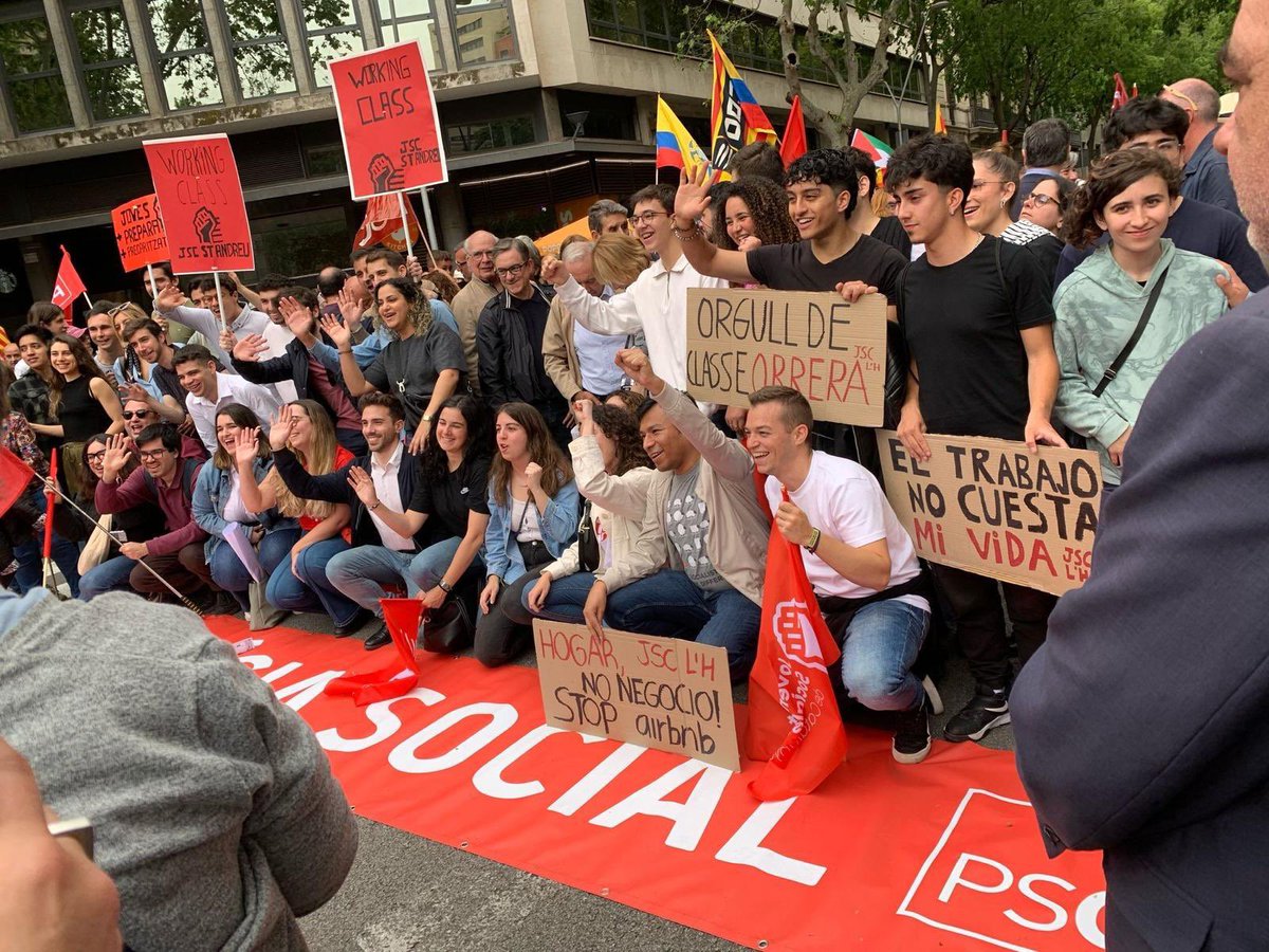Avui, com sempre, al peu del canó.

✊ Joventut treballadora, joventut transformadora!

Visca l’1 de maig!

#DeixemPetjada