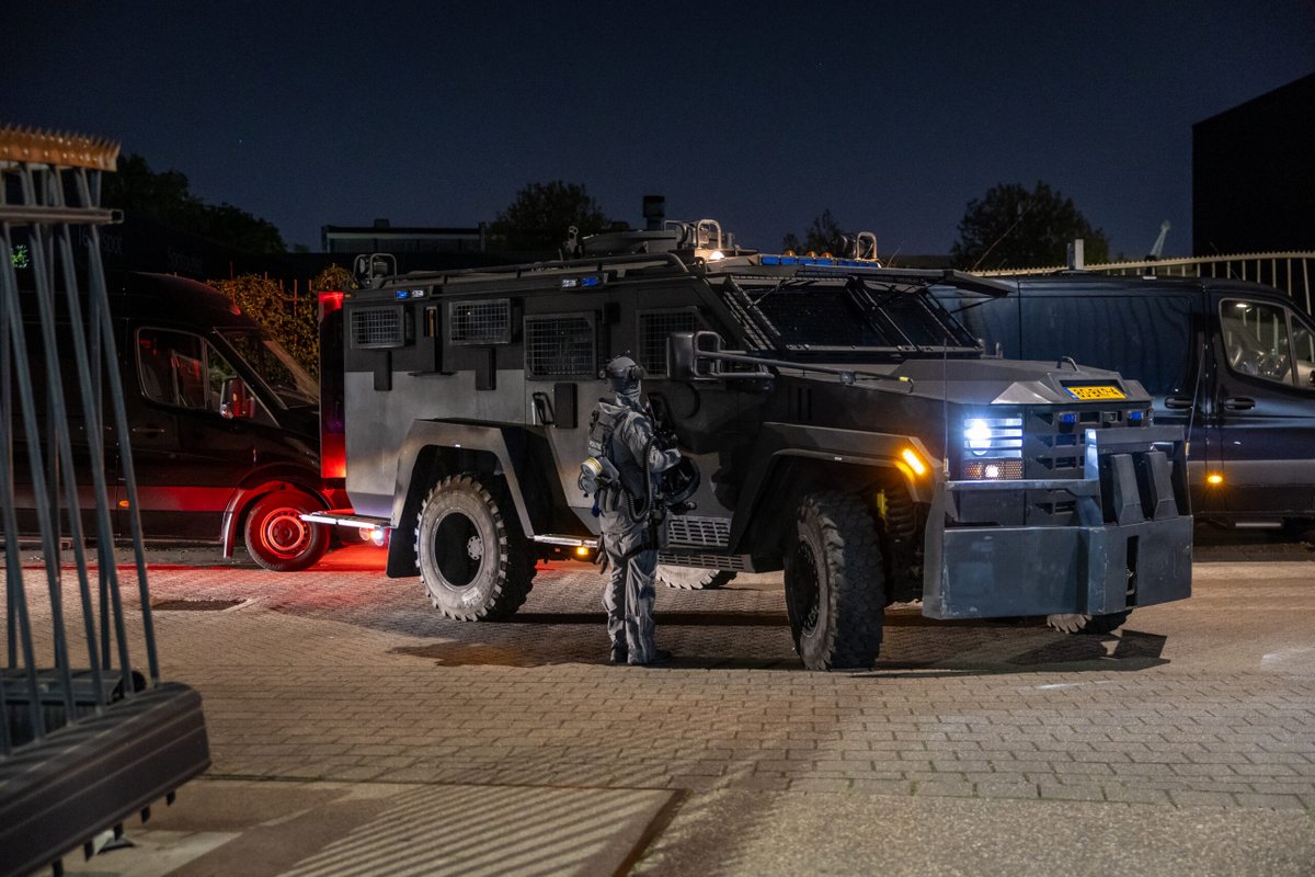 Drie arrestaties bij vermoedelijk drugslab in bedrijfspand