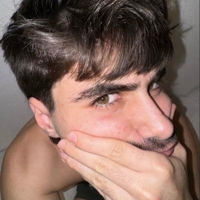 ro0nline's tweet photo. icon vs user https://t.co/10j2oS3zBj
